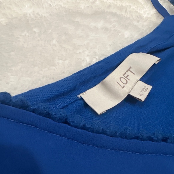 Royal blue Meduim Loft V Neck tank top - Picture 2 of 4